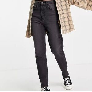Levi’s Dark Wash High Waisted Mom Women’s Jeans in size 29